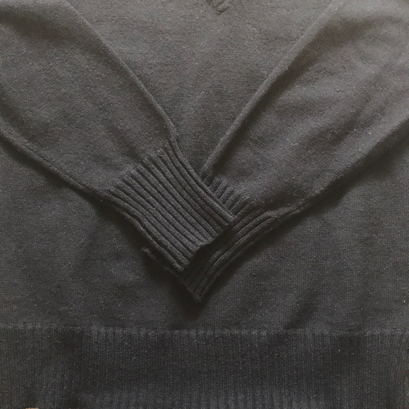 Banana Republic V neck sweater - Picture 3 of 3